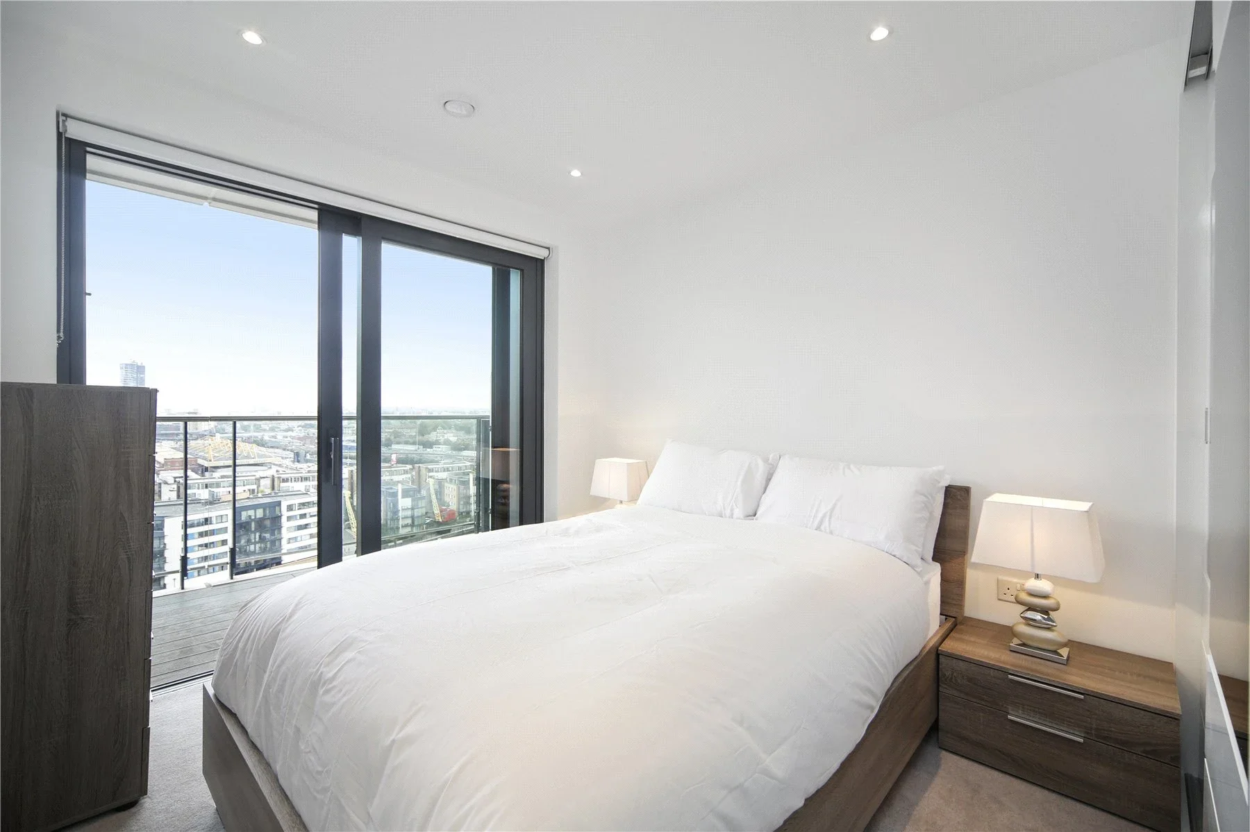 Flat Yabsley Street in Greater London