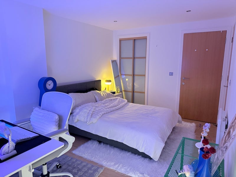 Room Lancefield Quay in Glasgow