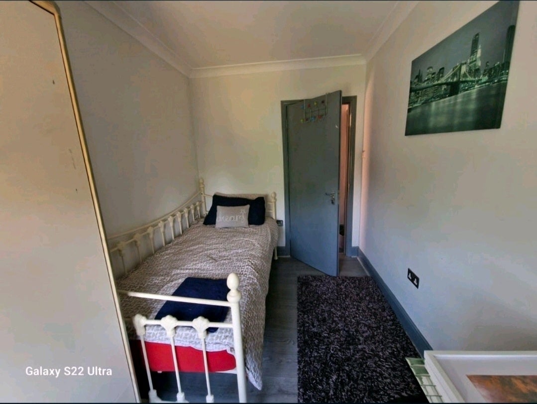 Room Langhorn Road in Southampton