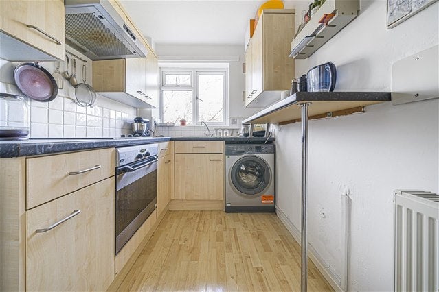 Flat Lovelace Gardens in Greater London