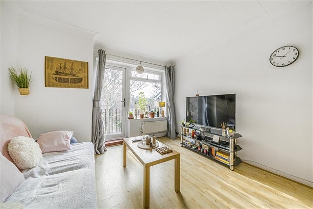 Flat Lovelace Gardens in Greater London