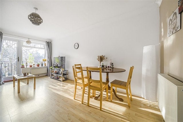 Flat Lovelace Gardens in Greater London