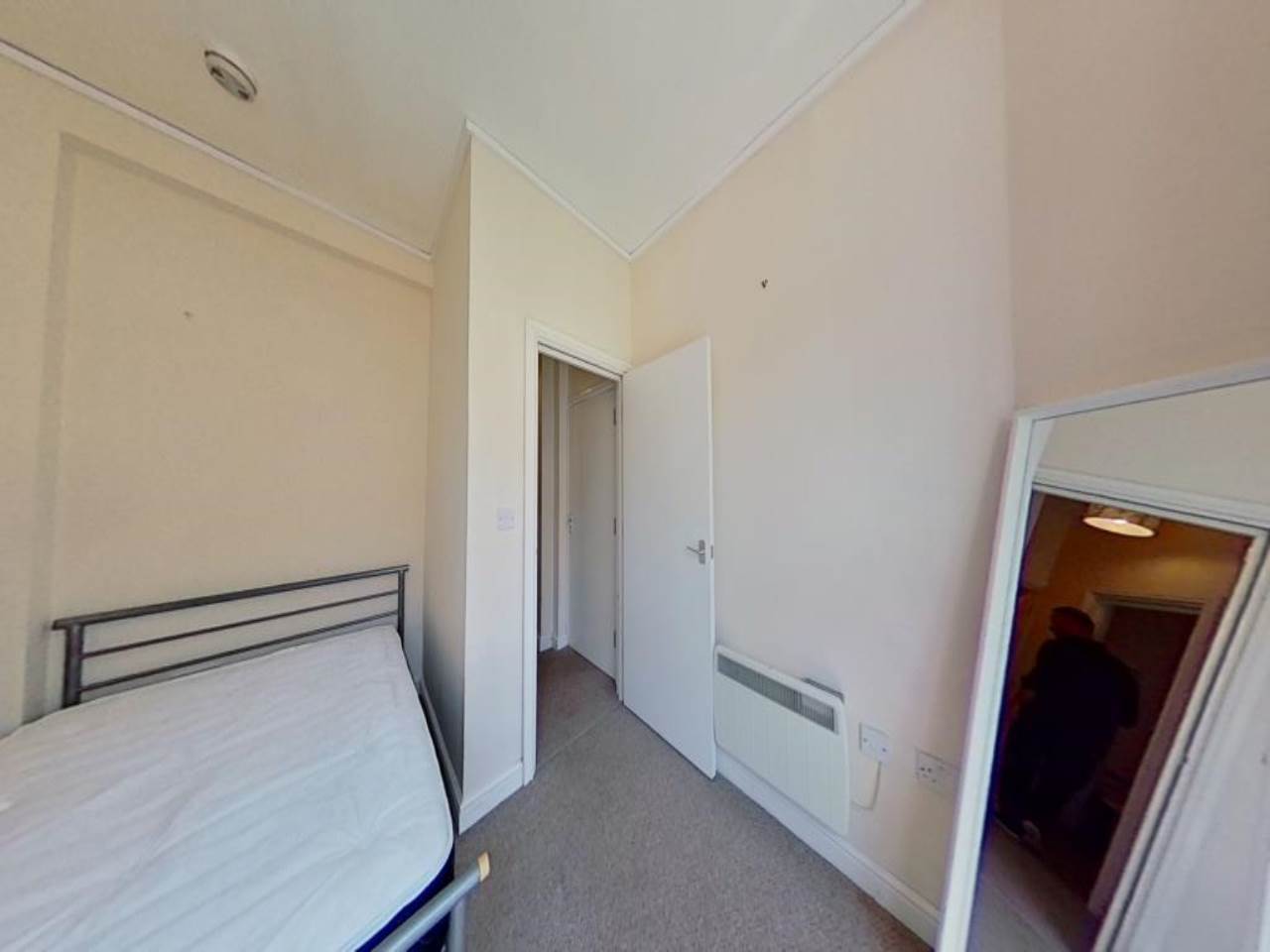 Flat Dogfield Street in Cardiff