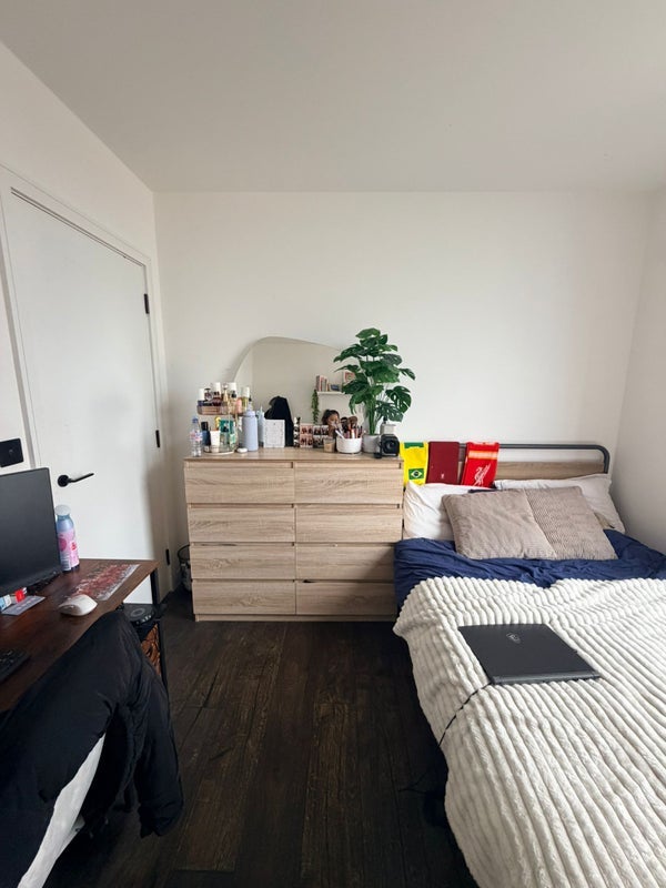 Room Cambridge Heath Road in Greater London