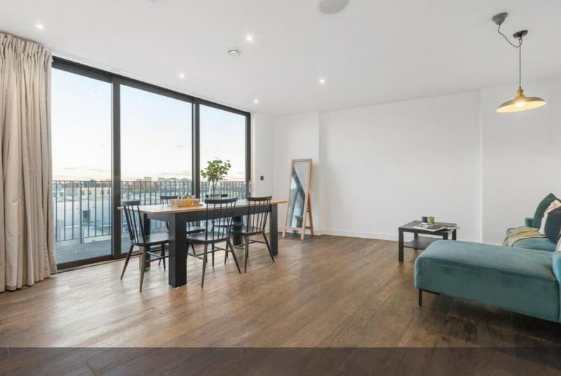 Room Cambridge Heath Road in Greater London