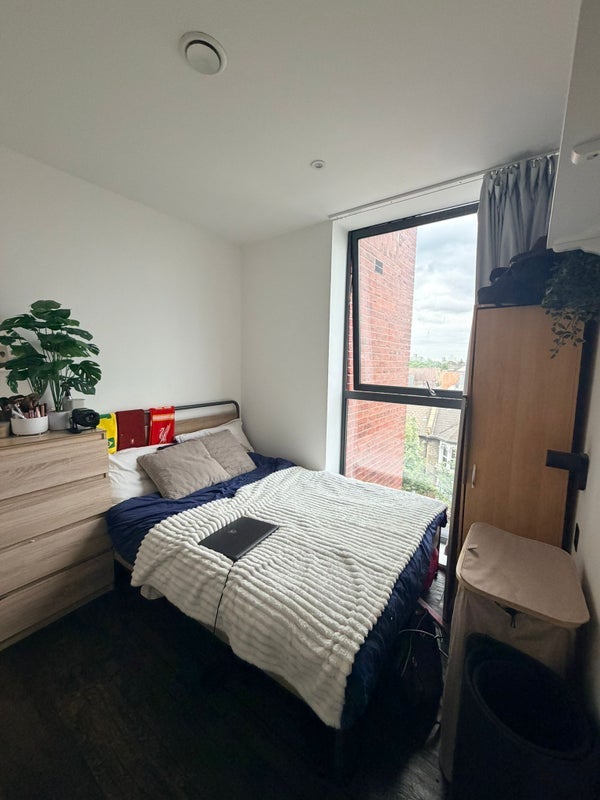 Room Cambridge Heath Road in Greater London