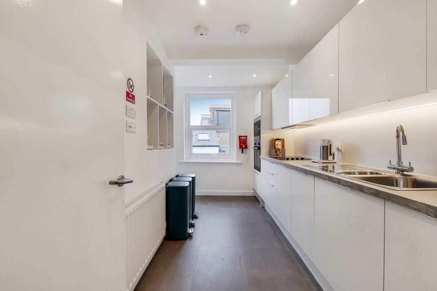 Room Acre Road in Greater London