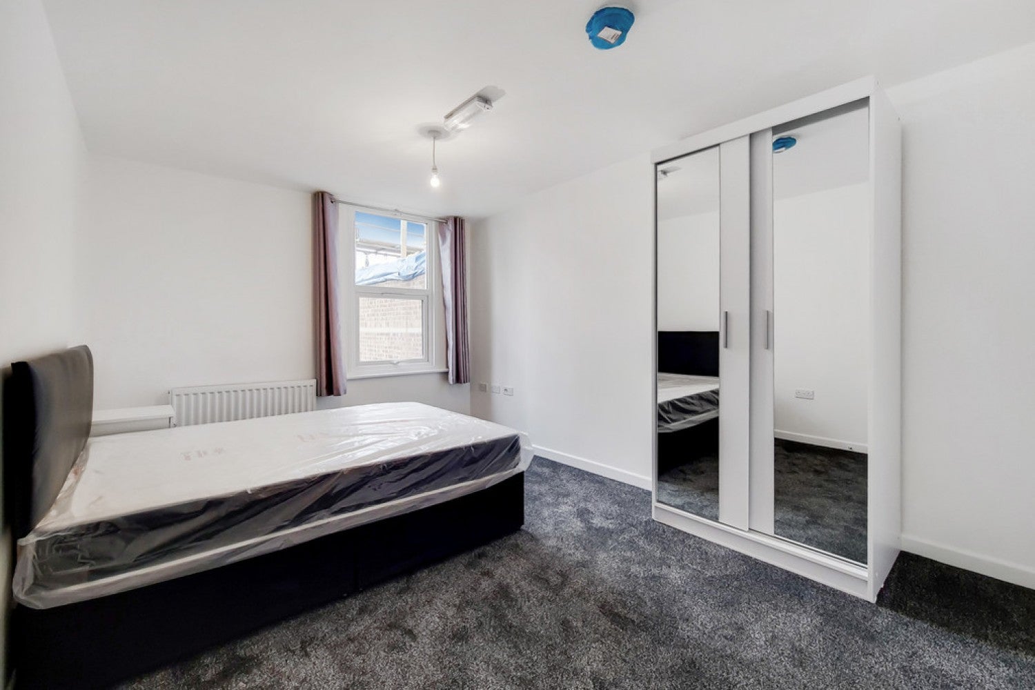 Room Acre Road in Greater London