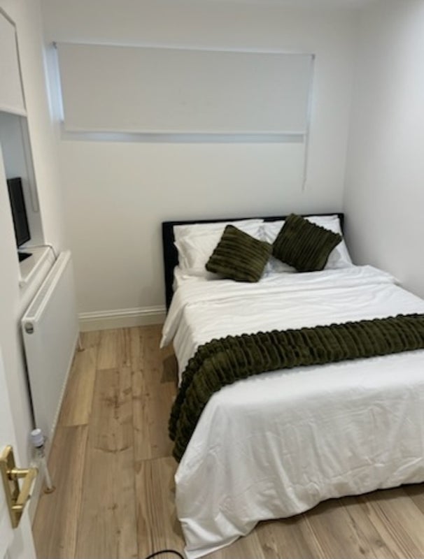 Flat Elmhurst Avenue in Greater London