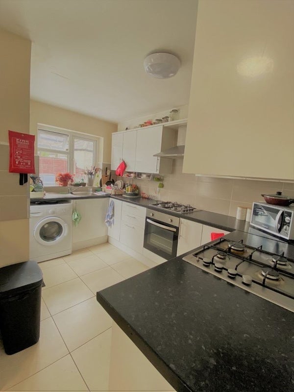 Room Parkside Road in Greater London