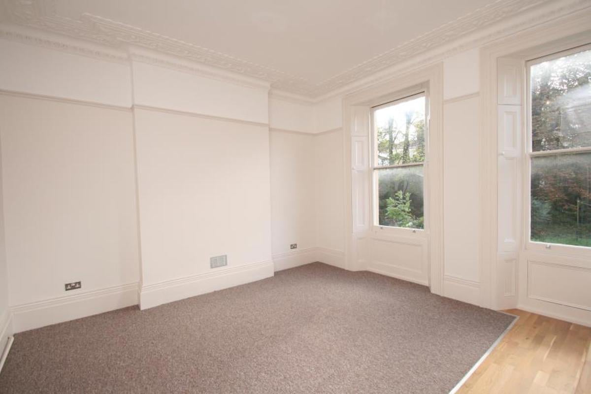Flat Meridian Road in Bristol