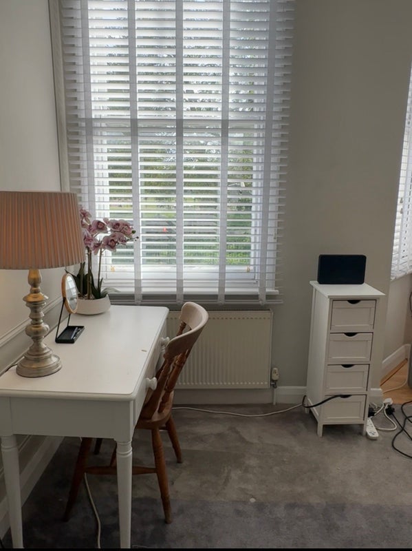 Room Lower Road in Greater London