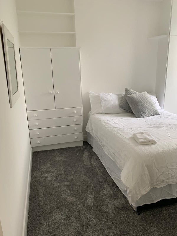 Room Lower Road in Greater London