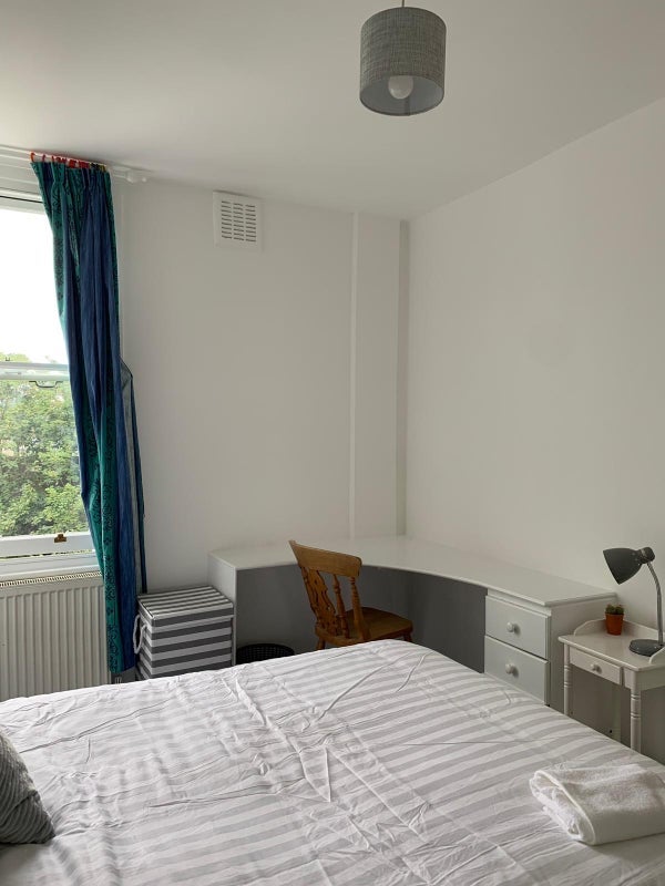 Room Lower Road in Greater London