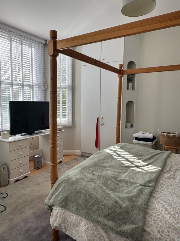 Room Lower Road in Greater London