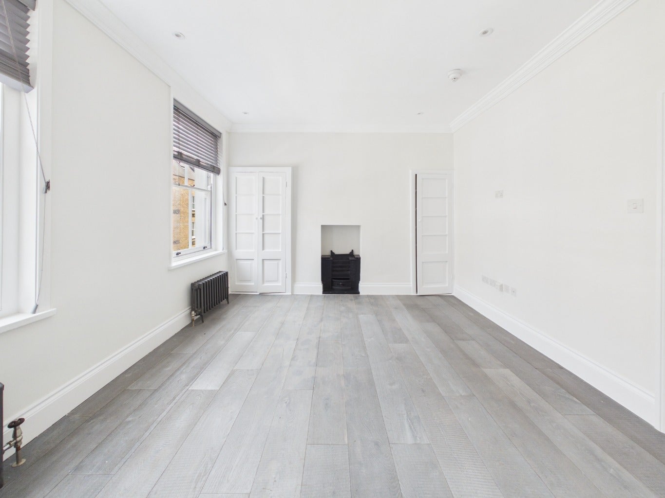 Flat Monmouth Street in Greater London