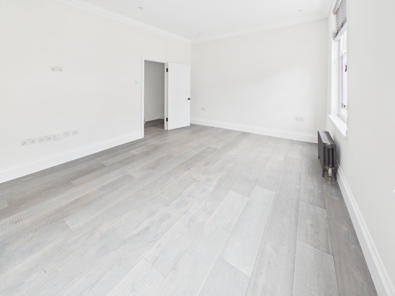 Flat Monmouth Street in Greater London