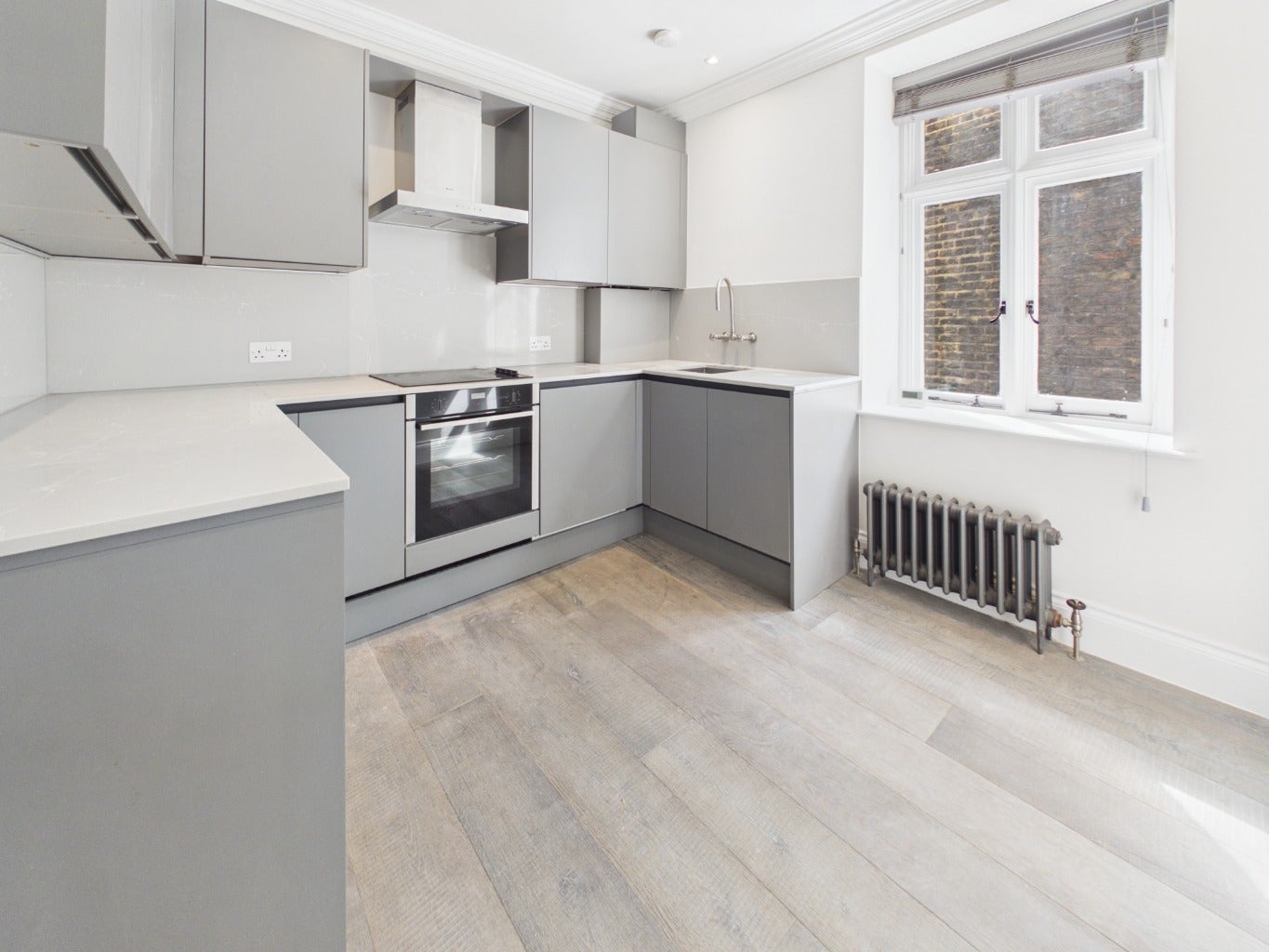 Flat Monmouth Street in Greater London