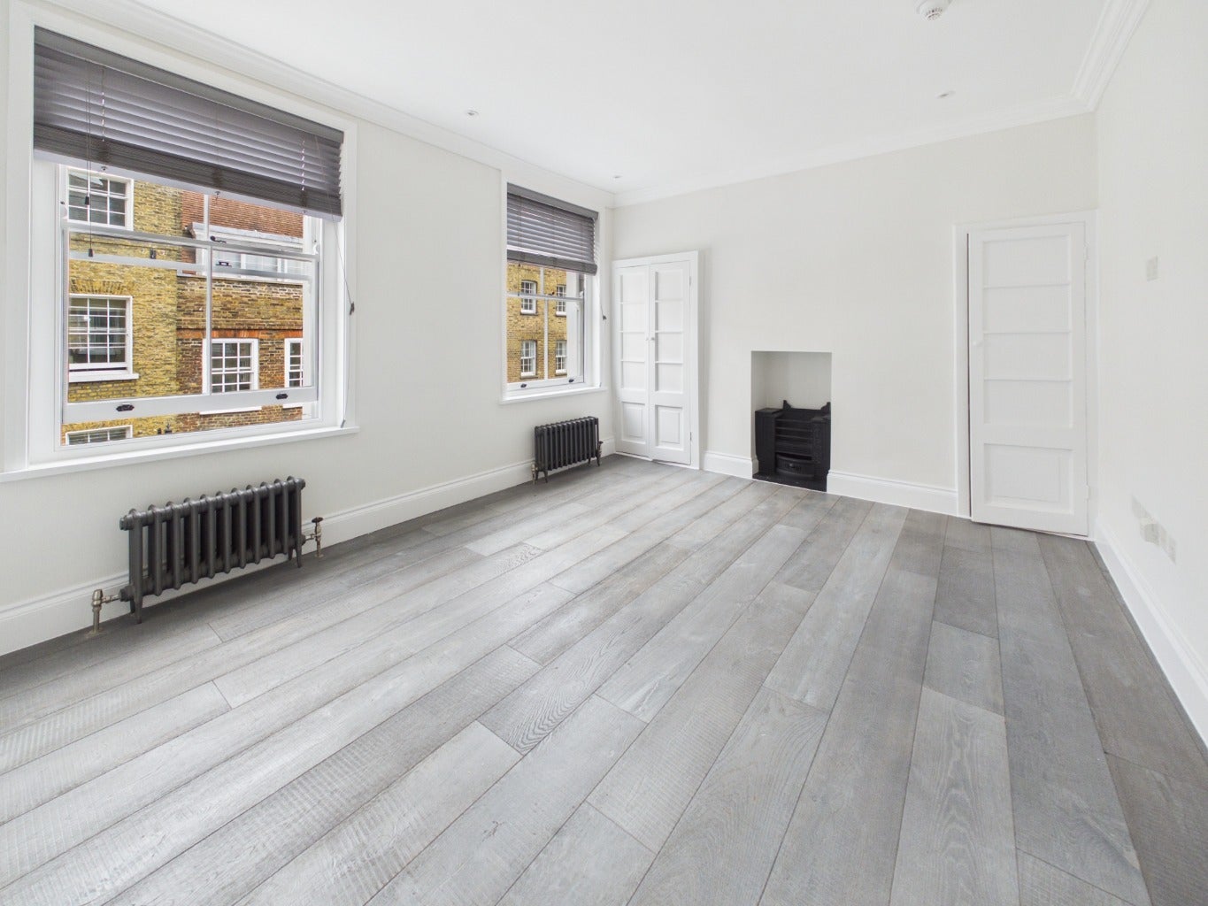 Flat Monmouth Street in Greater London