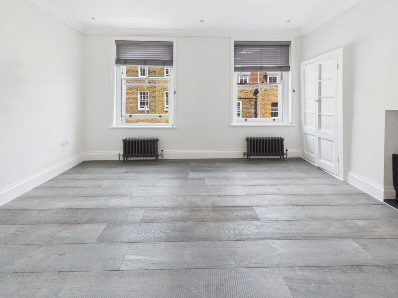 Flat Monmouth Street in Greater London