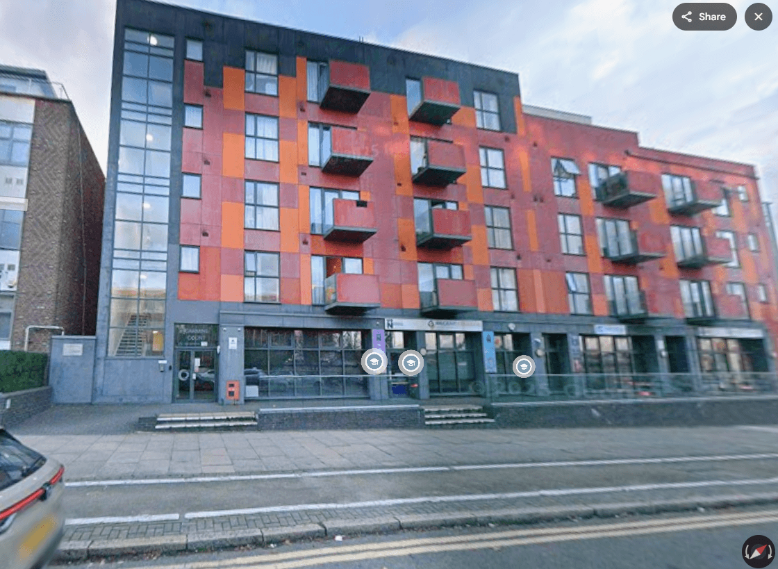 Flat Imperial Drive in Greater London