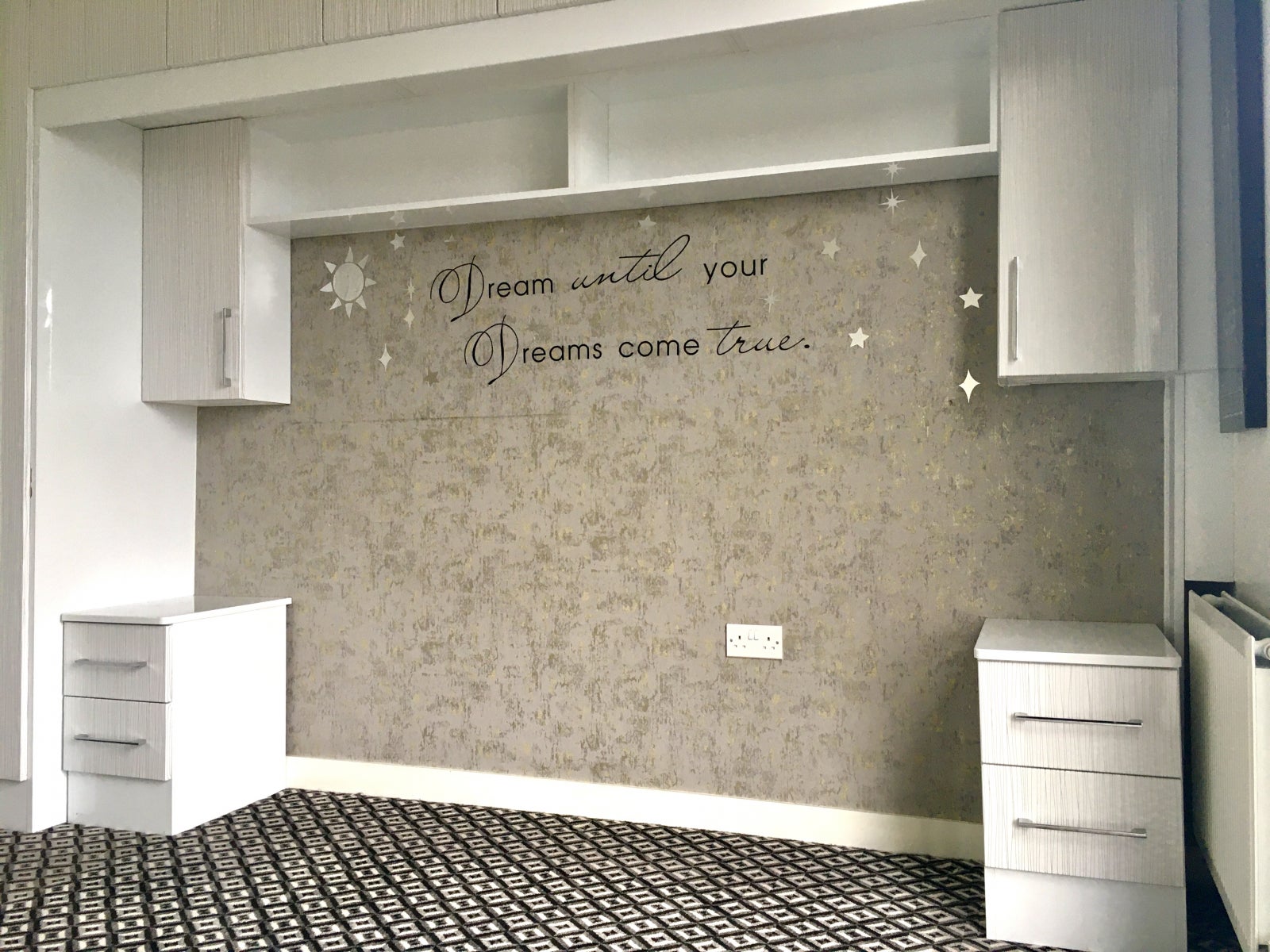 Flat Imperial Drive in Greater London