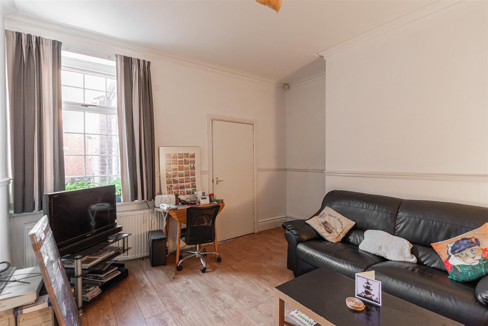 Flat Elliott Terrace in Newcastle upon Tyne