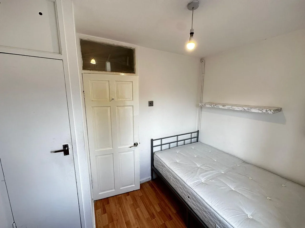 Flat Beaumont Square in Greater London