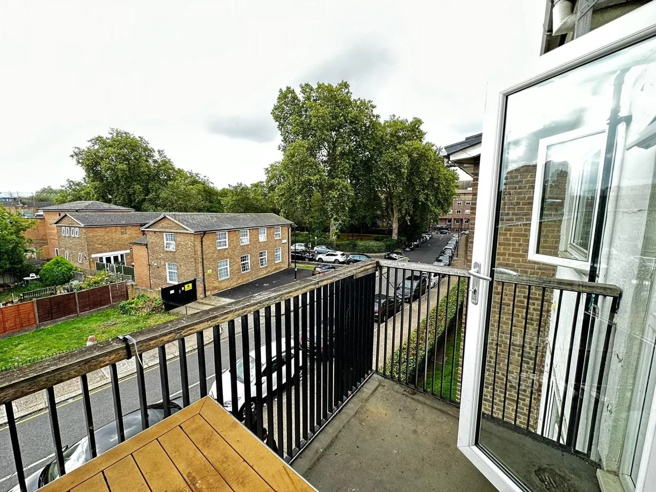 Flat Beaumont Square in Greater London