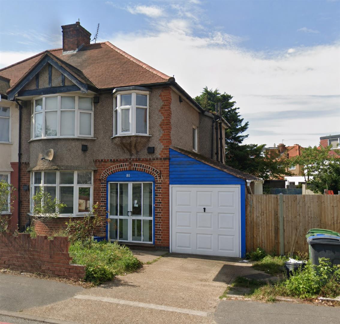 Flat Tolworth Rise North in Greater London