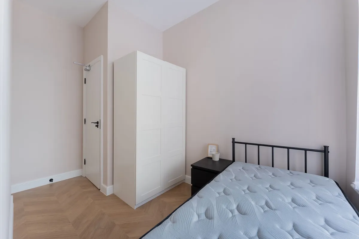 Room Maddocks Street in Liverpool
