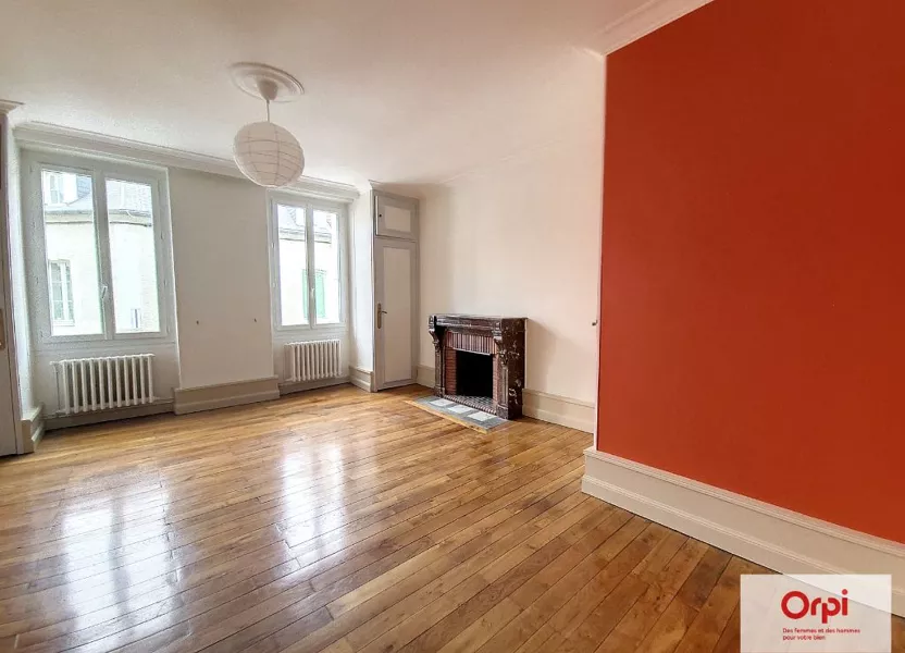 Flat Rue Corneille in Montluçon