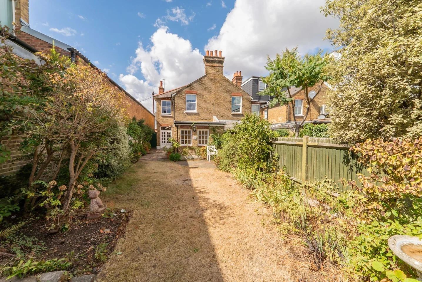 House Sheen Road in Greater London
