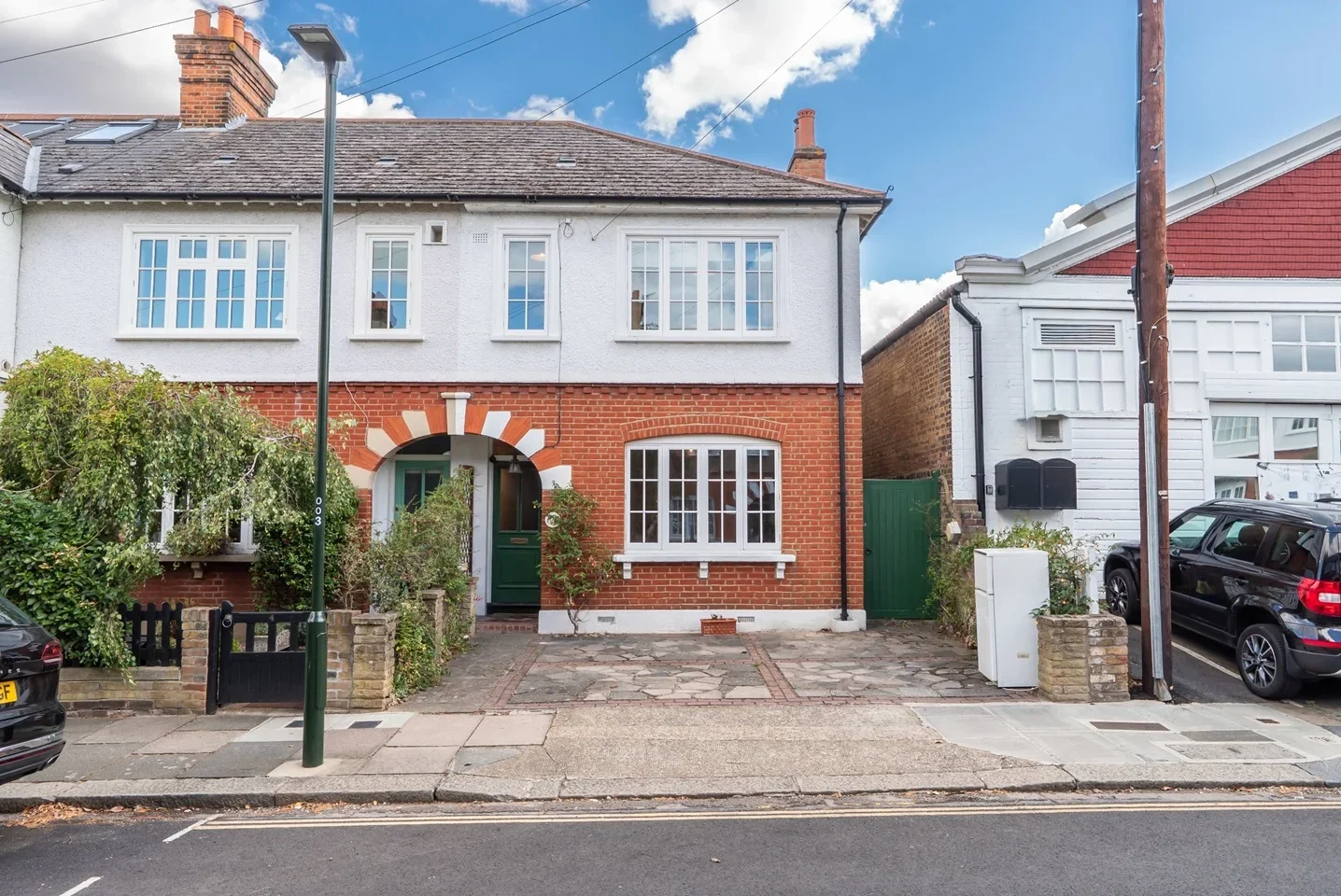 House Sheen Road in Greater London