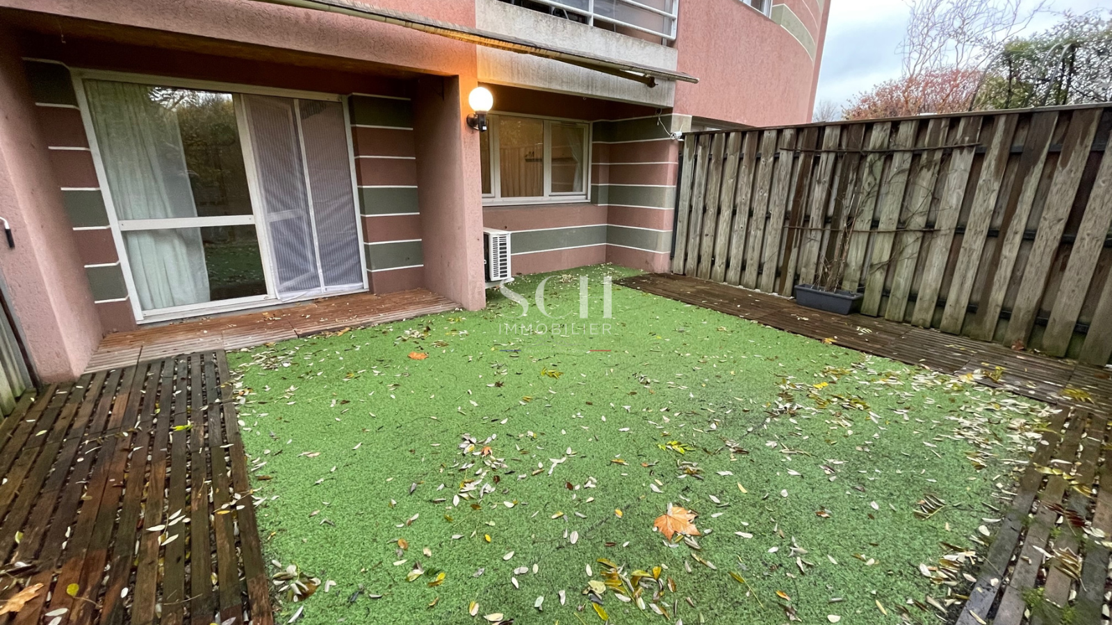 Flat Place Georges Dumezil in Eybens