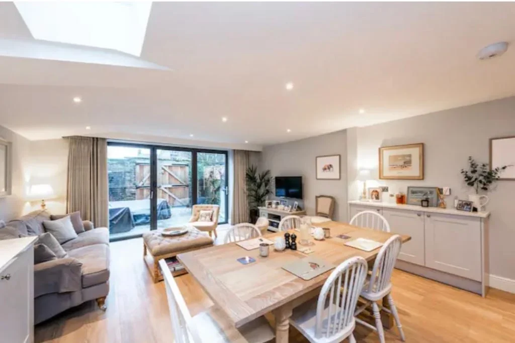 Flat Marney Road in Greater London