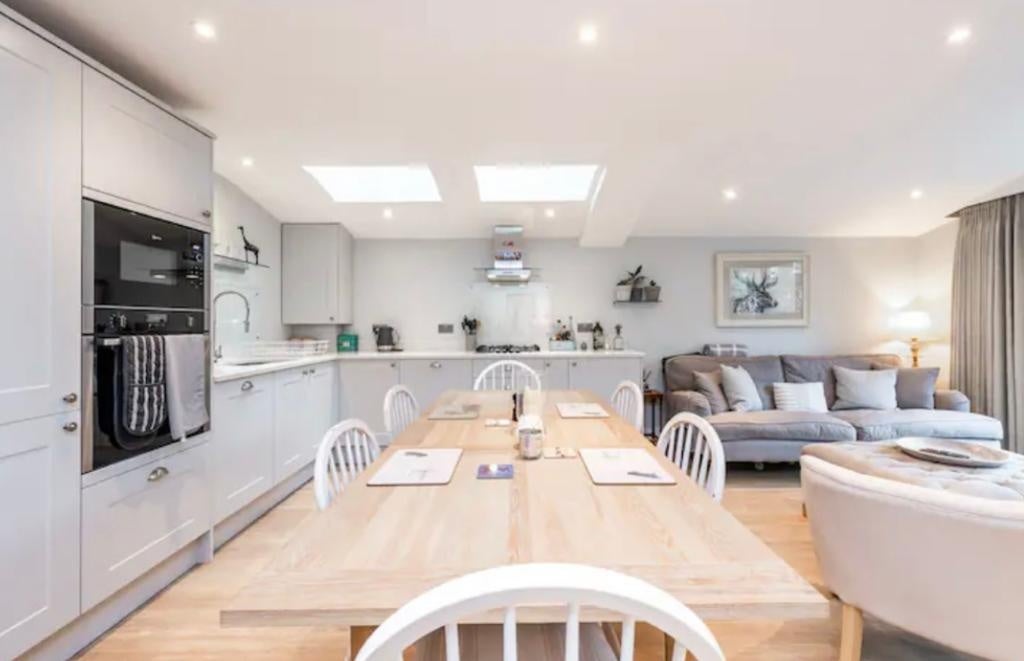 Flat Marney Road in Greater London