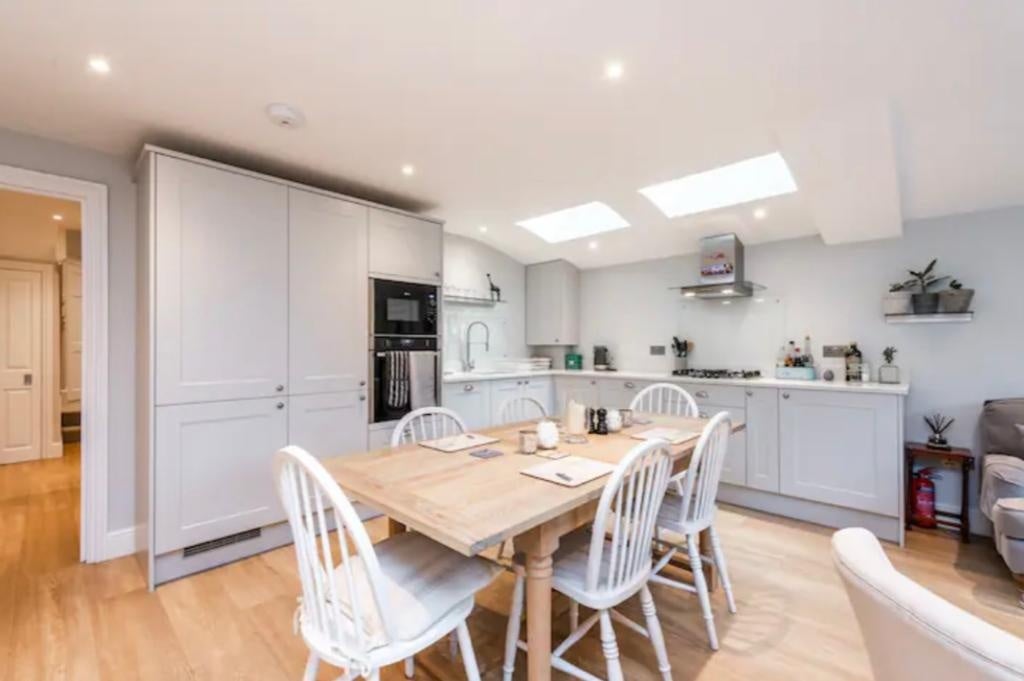 Flat Marney Road in Greater London