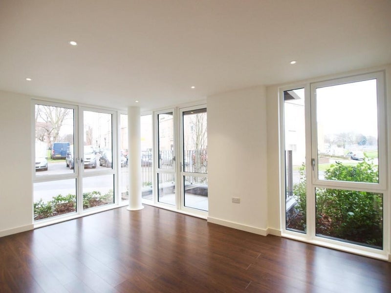 Room Devan Grove in Greater London