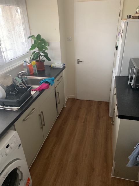 Room Larkhall Lane in Greater London