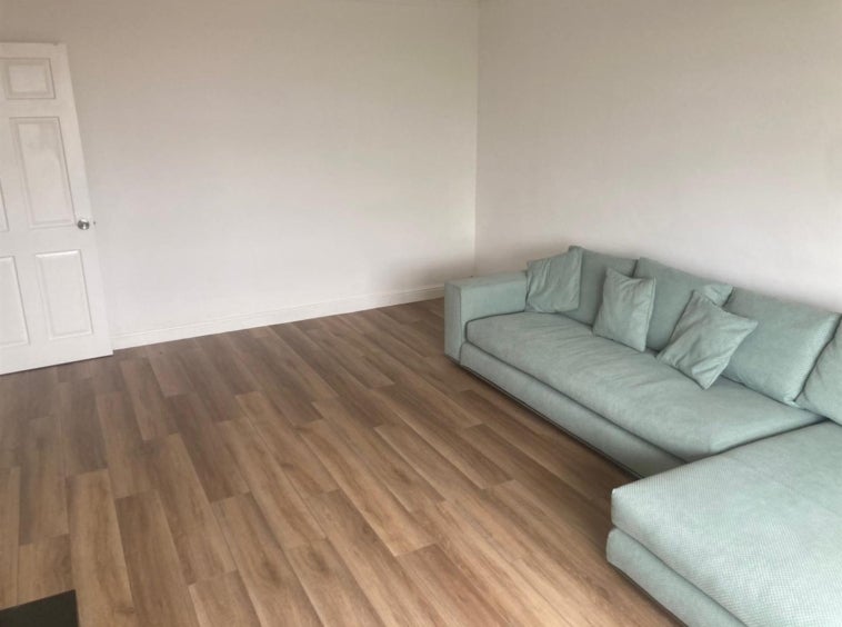 Flat Brooke Avenue in Greater London