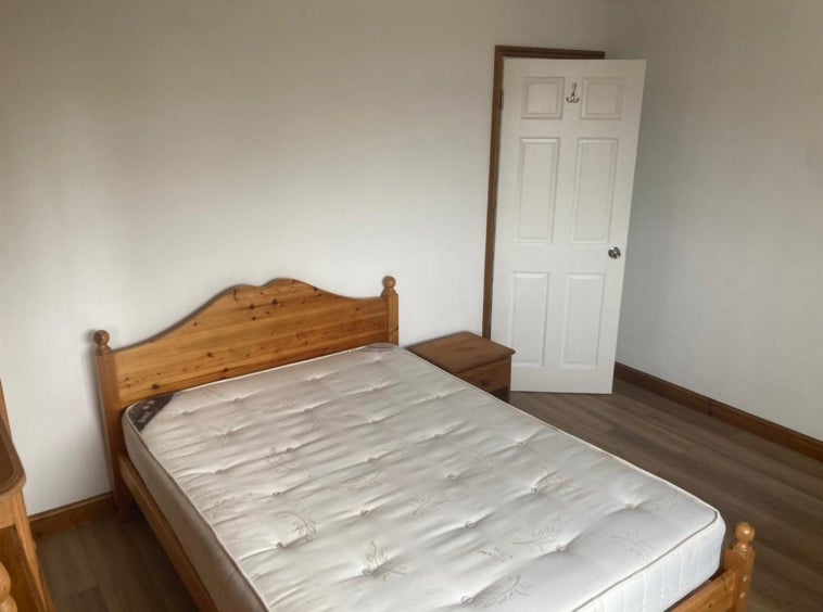 Flat Brooke Avenue in Greater London