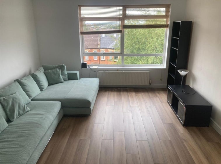 Flat Brooke Avenue in Greater London