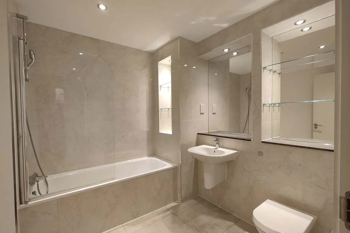 Flat Curtis Lane in Greater London