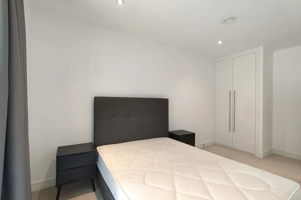Flat Curtis Lane in Greater London