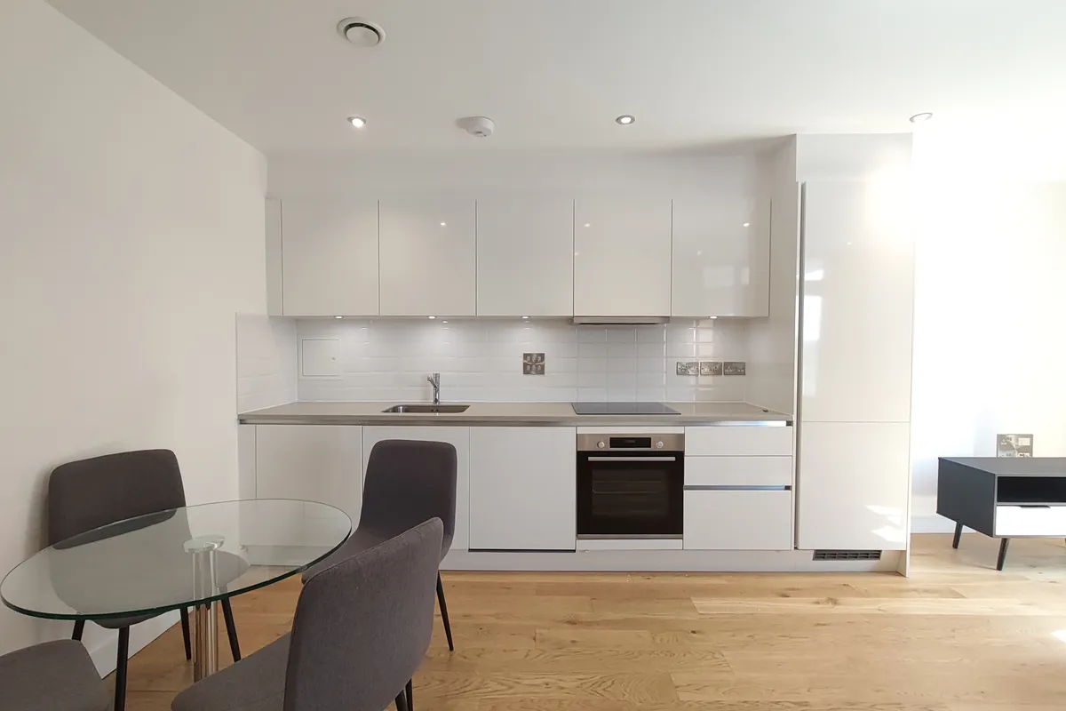 Flat Curtis Lane in Greater London