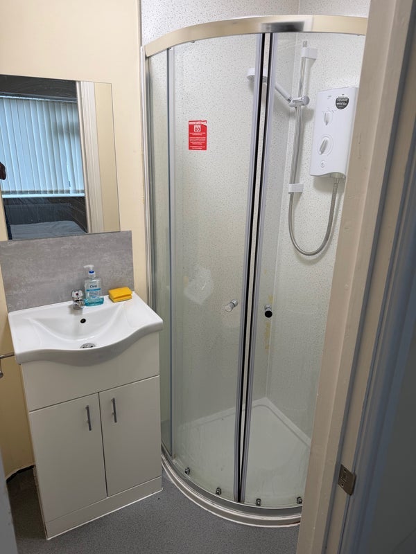 Room Thirlmere Road in Bristol