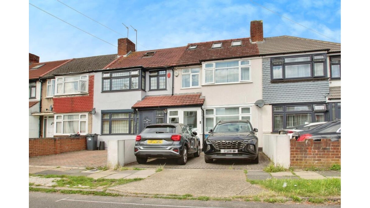House Hadley Gardens in Greater London