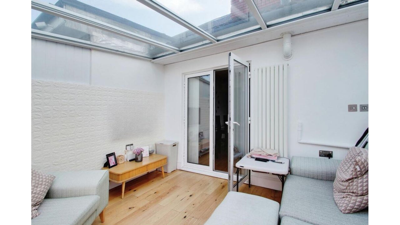 House Hadley Gardens in Greater London