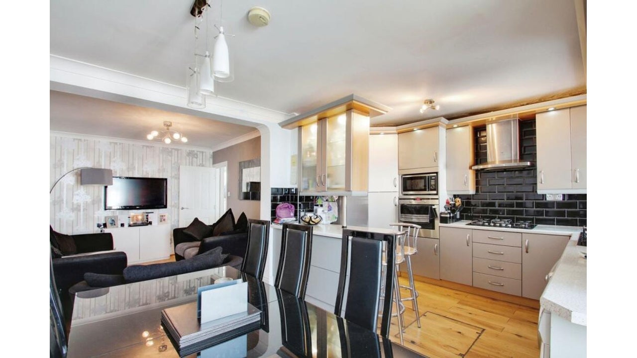 House Hadley Gardens in Greater London